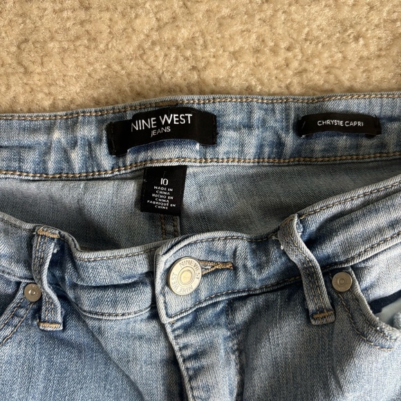 Nine West, Denim Embroidered Capri Pants, Size 10 - Picture 3 of 6